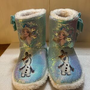 Girls Frozen slipper booties size 11-12